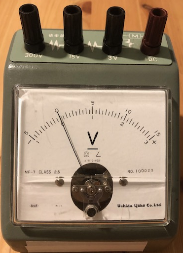 電圧計の写真